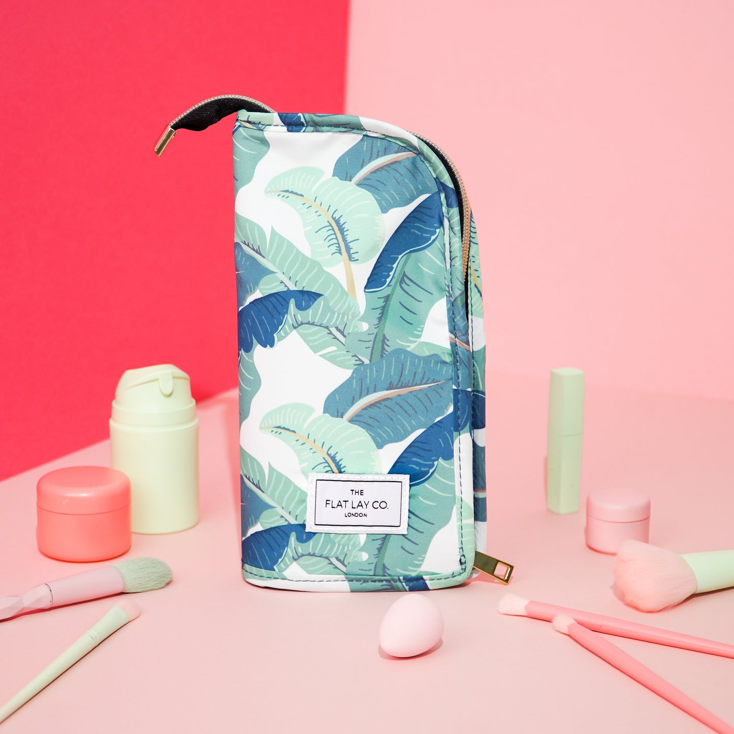 XXL Standing Makeup Brush Case in Tropical Leaves
